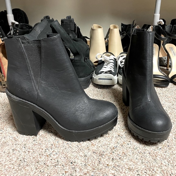H&M Shoes - Black faux leather booties